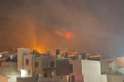 Se reactiva incendio en pastizales de Mineral de la Reforma, Hidalgo