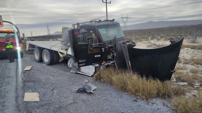 Tráiler se impacta contra señal de 'Bienvenidos a Coahuila'