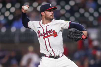 Atlanta Braves firman a Tyler Kinley por  millones para 2026