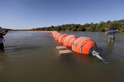 Instalan barrera acuática como parte del control fronterizo