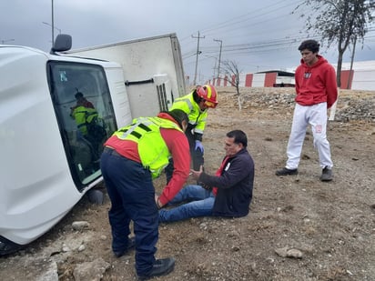 SEGURIDAD Ramos Arizpe, Coahuila. — Una camioneta Nissan de carga que circulaba sin mercancía, se vio involucrada en un aparatoso accidente la mañana de este lunes sobre