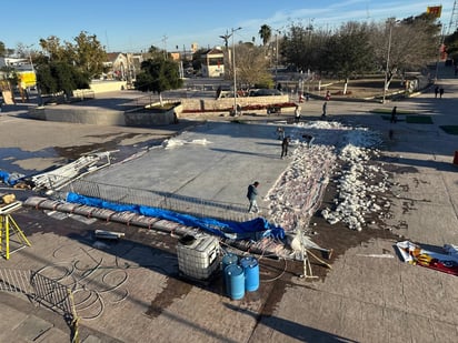 CLAUSURA  Tras varias semanas de gran afluencia y convivencia familiar, la pista de hielo instalada en Sabinas concluyó operaciones este 14 de enero.  El municipio