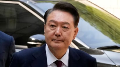 YOON SUK YEOL Un tribunal de Corea del Sur condenó al expresidente Yoon Suk Yeol a cinco años de prisión por delitos ligados a la imposición de la ley marcial.  El Tribunal