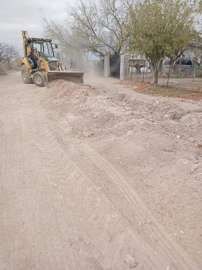 Instalan 1,200 metros de red de agua potable en Nava