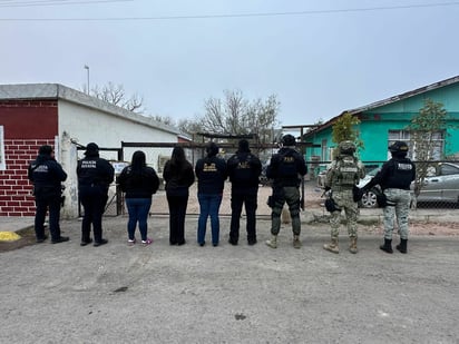 SEGURIDAD  Dos cateos simultáneos realizados en la Villa de Agujita, municipio de Sabinas, dejaron como resultado la detención de una persona y el aseguramiento