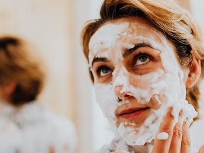 8 productos diarios que están irritando la piel de tu rostro