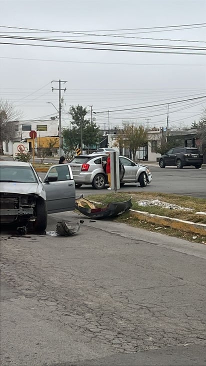 accidente : En el percance participaron un automóvil Chrysler 300 y una Dodge Caliber.