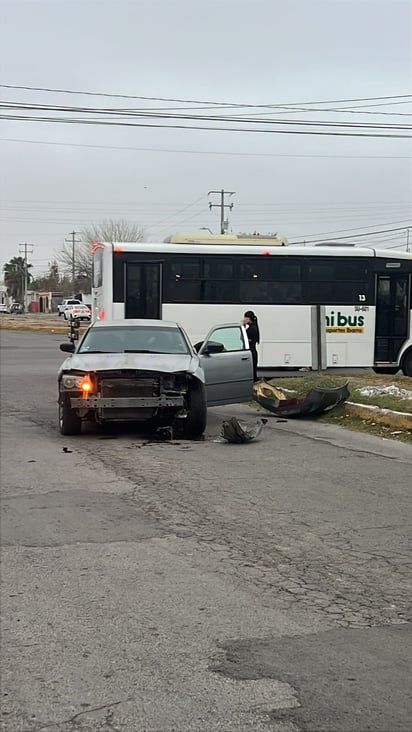 accidente : En el percance participaron un automóvil Chrysler 300 y una Dodge Caliber.