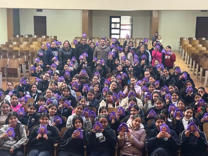 SALUD La Jurisdicción Sanitaria No. 3 entregó kits de menstruación digna a jóvenes de la región carbonífera, como parte del programa que garantiza atención