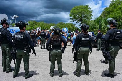 ICE detiene a más de 150 migrantes en operativo en Florida