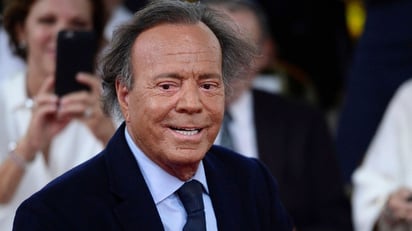 Julio Iglesias bajo investigación por presuntas irregularidades en visas
