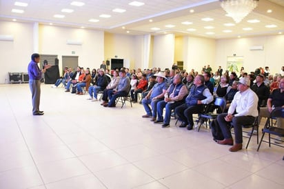 Cumbre de liderazgo congrega a representantes religiosos y autoridades municipales en Nava