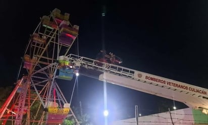 Rescatan a 15 personas atrapadas en rueda de la fortuna en Culiacán
