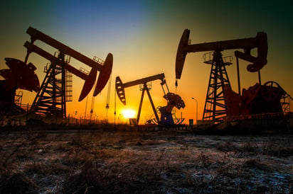 Petróleo: Se relaciona a una advertencia de EEUU a sus buques estadounidenses para que se mantengan lo más lejos posible de la costa iraní