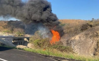Explosión de ducto de Pemex en Oaxaca deja tres muertos y seis heridos