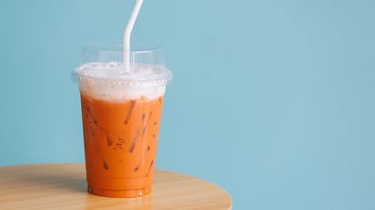 ¿Te encanta el café helado dulce? Tailandia quiere que lo bebas con menos azúcar
