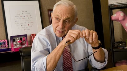 Jeffrey Epstein: Les Wexner quien contrató a Epstein para que gestionara su fortuna, dijo \'fui embaucado por un estafador de primera categoría\' Jeffrey Epstein: Les Wexner quien contrató a Epstein para que gestionara su fortuna, dijo \'fui embaucado por un estafador de primera categoría\'