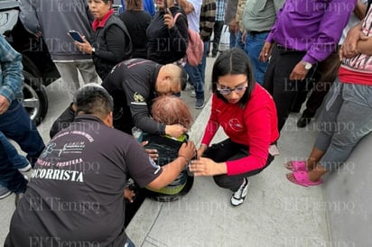 Intento por saludar a la presidenta termina con adulta mayor aplastada en Colinas de Santiago