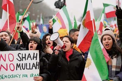 Estudiantes iraníes protestan en Teherán; reportan enfrentamientos