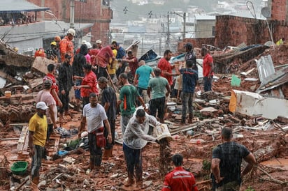 Suman 36 muertos por lluvias en Brasil; buscan a 33 desaparecidos en Minas Gerais