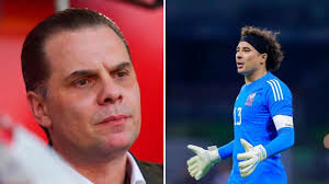 Christian Martinoli cuestiona convocatoria de Ochoa al 2026