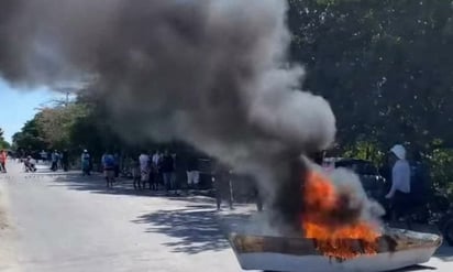Pescadores bloquean libramiento en Progreso por decomisos
