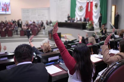  JORNADA LABORAL  El Congreso de Veracruz aprobó la reforma para reducir la jornada laboral de manera gradual a 40 horas semanales, garantizando días de descanso y salario