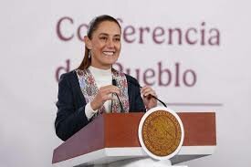 Sheinbaum niega reunión con Sara Carter en Palacio