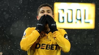 Wolverhampton sorprende al Aston Villa y respira en Premier League