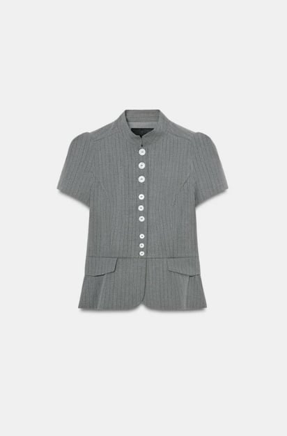 virales Las blusas de manga corta en tendencia más bonitas que salvarán todo look en el 2026
