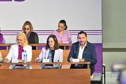 CARLOS VILLARREAL En el marco del Día de la Mujer, el alcalde acompañó al gobernador Manolo Jiménez en la presentación de la Estrategia Integral de las Mujeres.  Monclova,