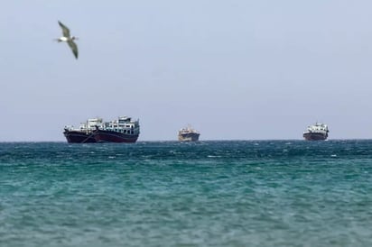 Cierre del Estrecho de Ormuz eleva tarifas de petroleros: alerta Moody’s