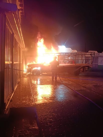 Incendio : El reporte de emergencia se recibió alrededor de las 7:30 de la mañana. Incendio : El reporte de emergencia se recibió alrededor de las 7:30 de la mañana.