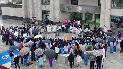 MUJERES MARCHAN EN PIEDRAS NEGRAS POR EL 8M Con consignas, pancartas y pañuelos morados, un contingente de mujeres salió a las calles del centro de la ciudad la tarde de este 8 de marzo,