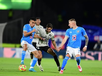 Cruz Azul lidera en México bajo la mira de Toluca