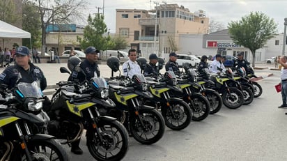 Oficial resulta ilesa tras accidente con motocicleta recién entregada a corporación