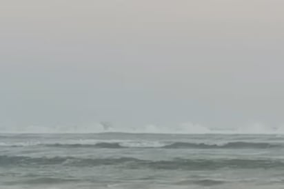 Rescatan a cuatro pescadores tras volcar su lancha en Oaxaca
