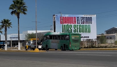 SEGURIDAD  La Fiscalía General del Estado (FGE) informó que una obstrucción en la carretera federal 57 y una maniobra inusual del operador del autobús para evitar