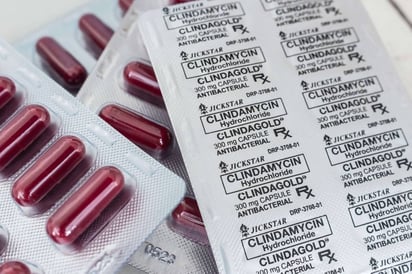 ENFERMEDADES Los antibióticos representan uno de los avances más importantes de la medicina moderna, ya que permiten tratar infecciones que en el pasado podían