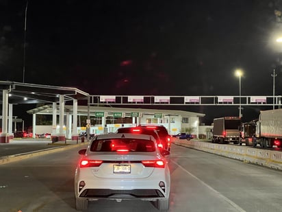 puentes : Una gran cantidad de personas se ha concentrado en realizar trámites indispensables para viajar, como el permiso de 30 dólares.