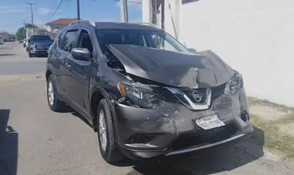 CHOQUE Un accidente registrado en la intersección de la calle San Luis y prolongación Jiménez involucró a una camioneta Chevrolet Pickup y a una Xtrail, ambas