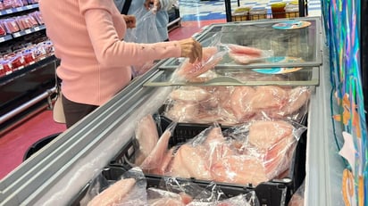 CUARESMA La temporada de Cuaresma impulsa cambios visibles en los hábitos de compra en Monclova, donde supermercados ajustan su oferta hacia productos del mar.  Durante