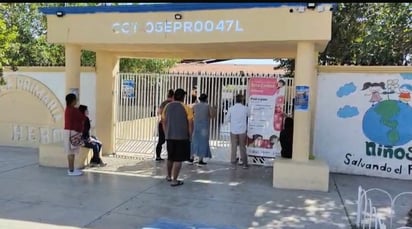 Madre denuncia favoritismo y da de baja a su hijo de primaria Niños Héroes