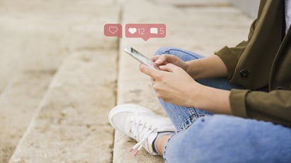 Redes sociales: Mujer les acusa de causarle una adicción a las redes sociales, tras comenzar a usarlas cuando tenía menos de 10 años Redes sociales: Mujer les acusa de causarle una adicción a las redes sociales, tras comenzar a usarlas cuando tenía menos de 10 años