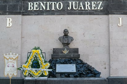 Homenajean a Benito Juárez García en ceremonia conmemorativa