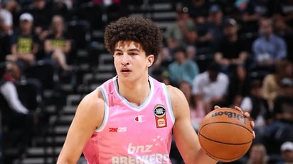 Karim López, mexicano, se declara elegible para el Draft NBA 2026