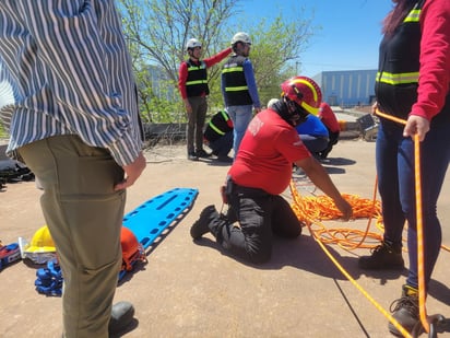 Coahuila: Elementos se especializan con apoyo del CLAM e industria local para responder a emergencias de alto riesgo.