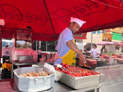 DÍA DEL TACO Evento gastronómico reúne música, tradición y derrama económica en la Plaza Principal. La organizadora Elizabeth García destacó que el Día del Taco