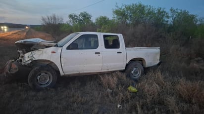 ACCIDENTE CARRETERO Castaños, Coah.- Un accidente tipo volcadura registrado en el kilómetro 133, a la altura del ejido Santa Teresa, en el municipio de Castaños, dejó como saldo