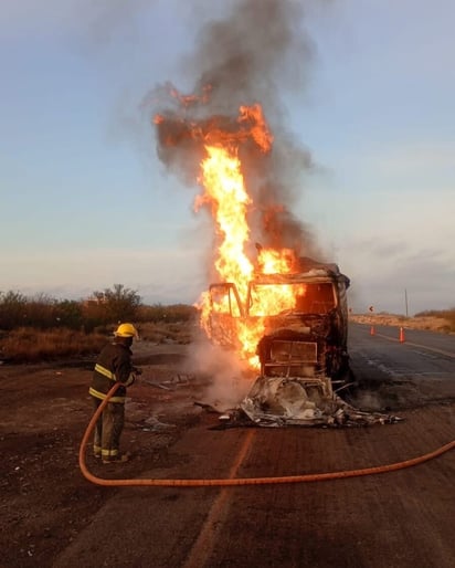 incendio : El siniestro ocurrió de manera repentina cuando la unidad se encontraba en tránsito.